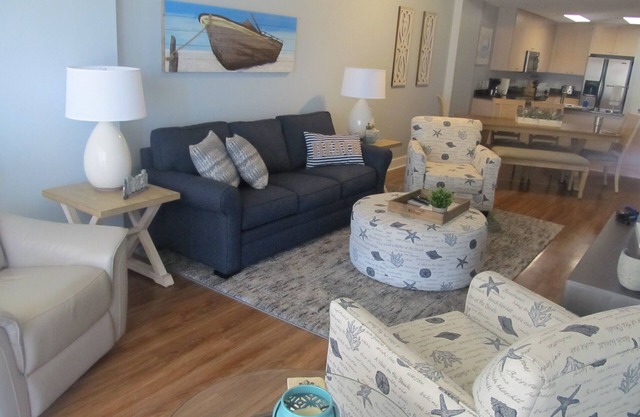 Biloxi Beach Condo - ON the Beach - Short Walk to Great Restaurants!!