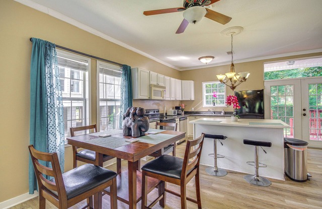 Biloxi Home: Walk to Fishing & 2 Mi to Beach!