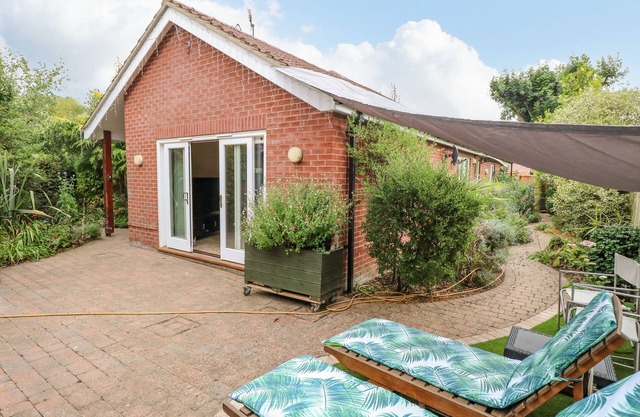 Birch Cottage, BRUNDALL