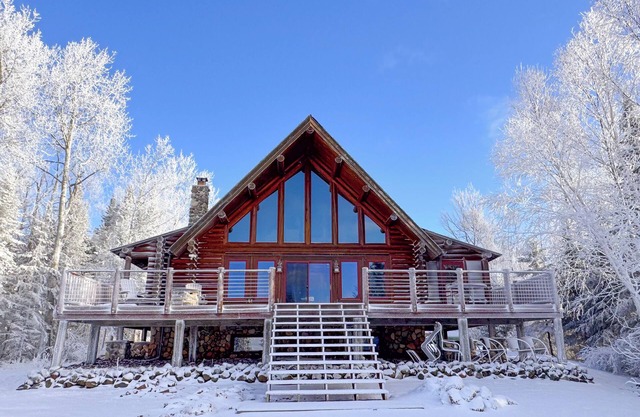 Spectacular cabin with epic lake views