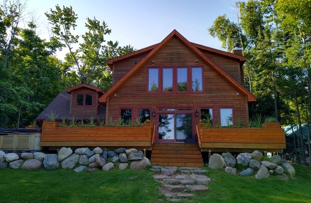 Lake Superior Waterfront Chalet with Hot Tub-- Birch Point Rendezvous