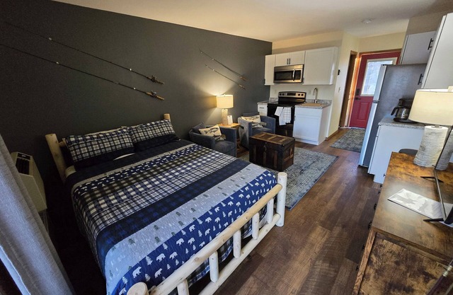 Birch Point Resort Condo #17 - Nelson Lake, Hayward