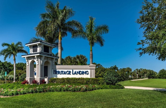 Birdies and Bourbon 2 bedroom 2 bathroom, sleeps 8 located on golf course!