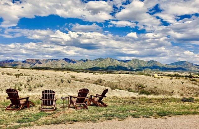 BirdSong Desert Retreat: Views and Privacy!