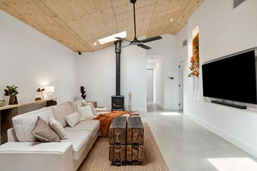 Birdwood Modern Rustic