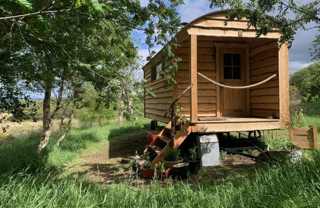 Birkenshaw - Beautiful Shepherd’s Hut in the Highlands.