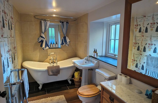 Birkenside Cottage: stunning luxury cottage in heart of forestry reserve.