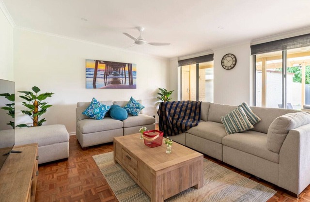 Birkinshaw Villa ( 3 Bedroom with Parkings )