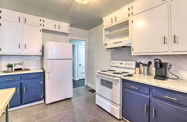 NEW! ‘Birmingham Beauty’ w/ Yard ~ 5 Mi to Dtwn!