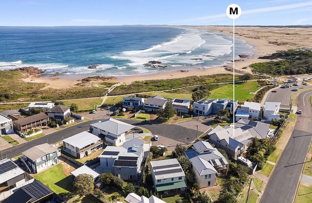 Birubi Point House, 56 Ocean Ave - stunning water views, ducted air con