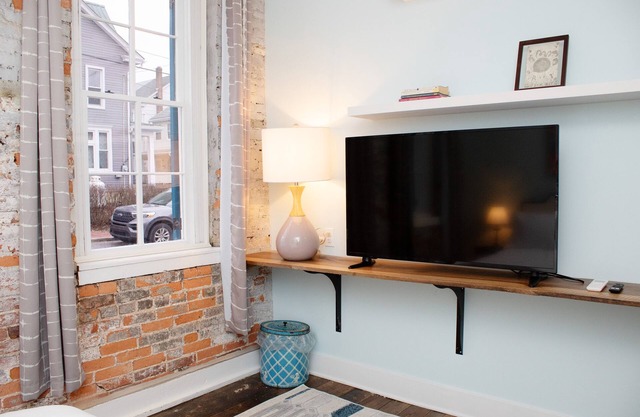 Bischoff Inn - Former 1870 Furniture Factory Now 5 Room Boutique Hotel