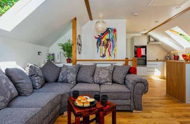 BISHOPS TAWTON SNOWDROP COTTAGE | 3 Bedrooms - sleeps 6 guests in 3 bedrooms