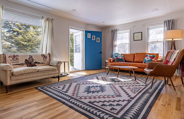 Bison Hills- pet friendly, within walking distance of historic downtown Cody!