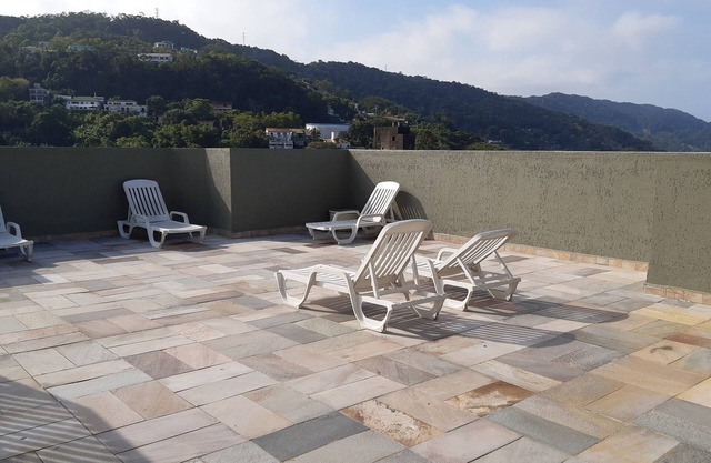 Biwa Building with Swimming Pool, 500m to the Beach, WI-FI, 1garage, barbecue area