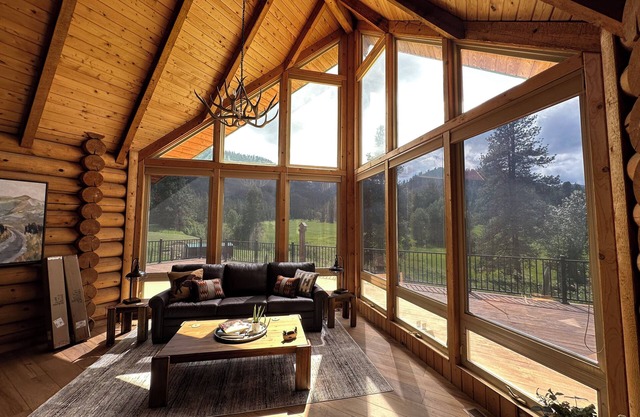 Black Bear Chalet - Alpine Falls Ranch
