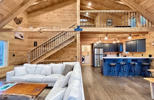 Black Bear Lodge (Direct Access to the ATV and Snowmobile Trails!)