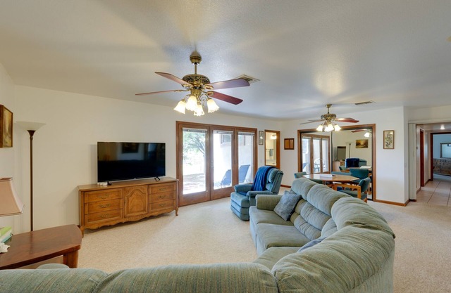NOUVEAU! Black Canyon City Apartment w / Patio & Grill!