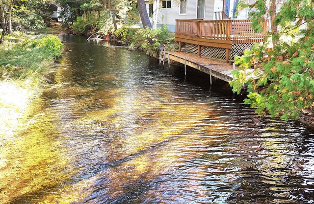Black Lake's Rainy River Retreat Sleeps 10