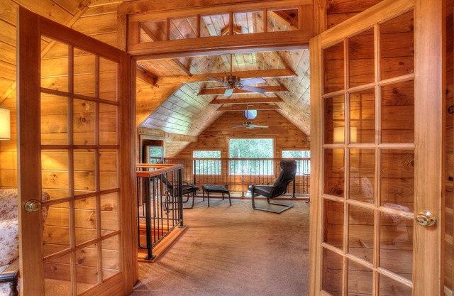 🐾Black Moose - Private waterfront beach area, walk-in accessibility and a dock!