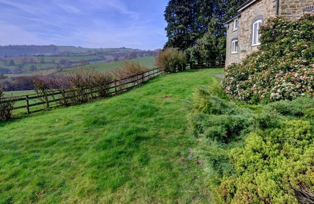 Un mile de Norton entre Presteigne et Knighton est Black Patch une ferme spacieuse avec quatre