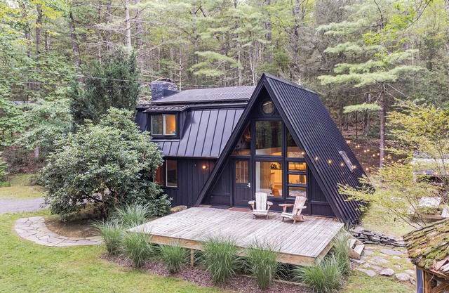 Black Pines A-Frame – A Cozy Catskills Retreat