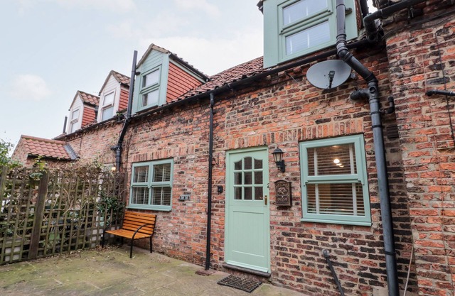 BLACK SHEEP COTTAGE, pet friendly in Thirsk