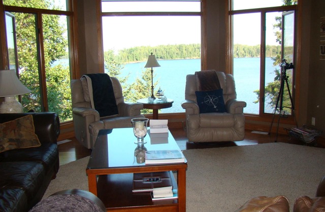 Black Sturgeon Lake Executive Cottage