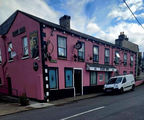 Black Toms Tavern