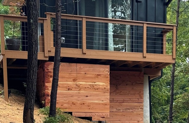 Peaceful Guest House. Quiet Lake Community. Mountain and Lake Views