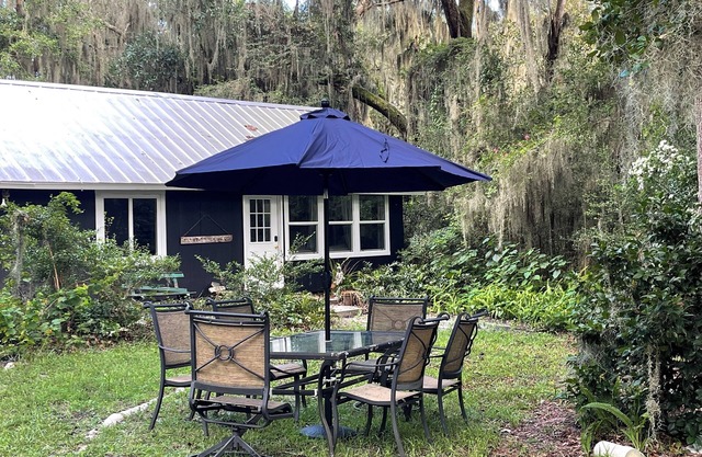 Blackbeard Creek Cottage: Secluded & Waterfront
