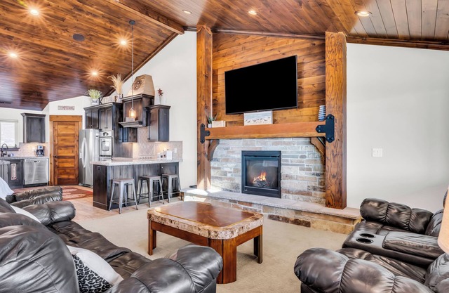 Blackberry Lodge at Bear Lake Sleeps 24