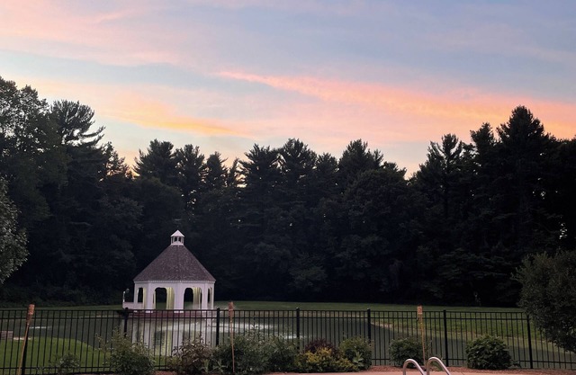 Blacksmith Lodge: Elegance & Charm on The Morris Estate Niles, Michigan