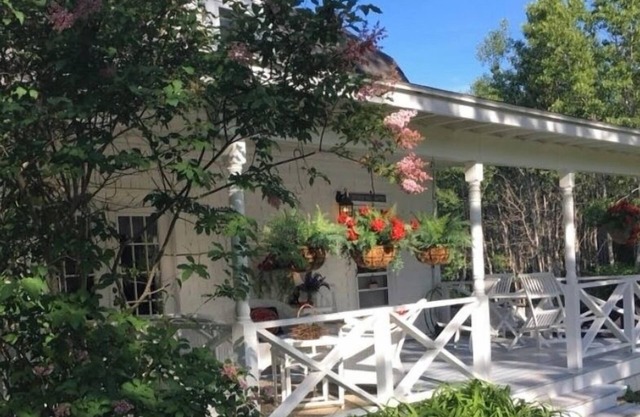 Blackwoods Cottage, Eclectic Maine Cottage
