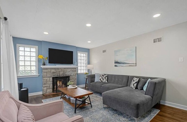 Blair's Big Field House - Long Stays Welcome