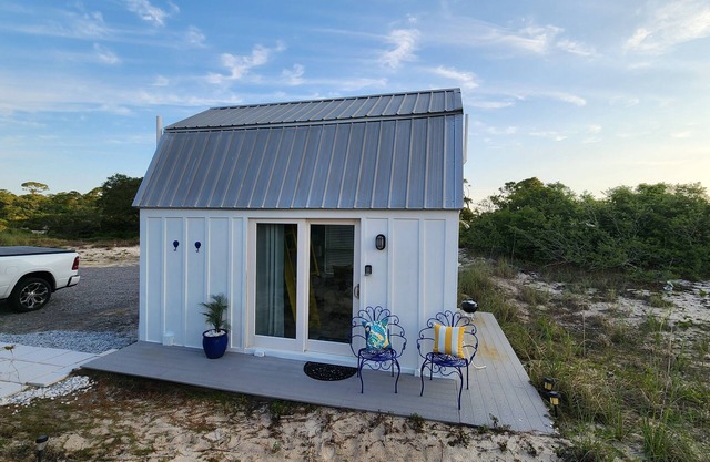 "Blanche's Boudoir"- A cozy cottage perfect for a couples retreat.