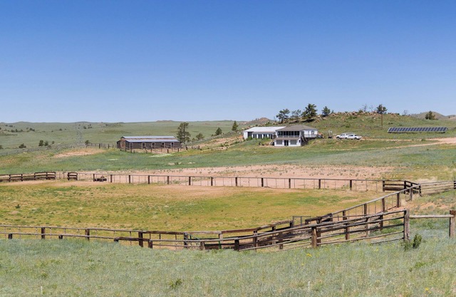 Blazing Star - 100-acre Ranch Retreat Perfect House for Nature Lovers!