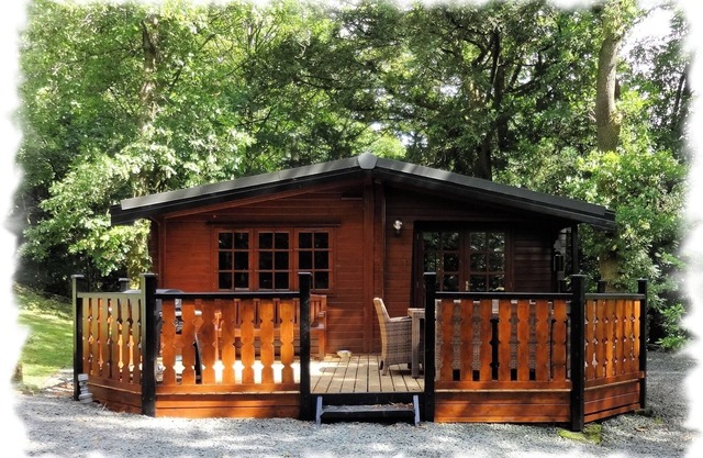 Blelham Tarn (Rustic yet modern cabin in tranquil woodland with own EV charger)