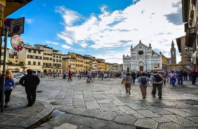 Blending Relaxation & Comfort on Via Dei Benci Inside 800-Year-Old Building