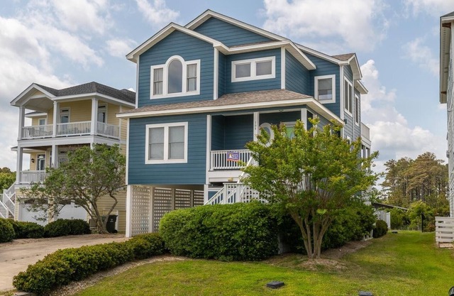 Blessed by the Bay 5 Bedroom Home in Manteo