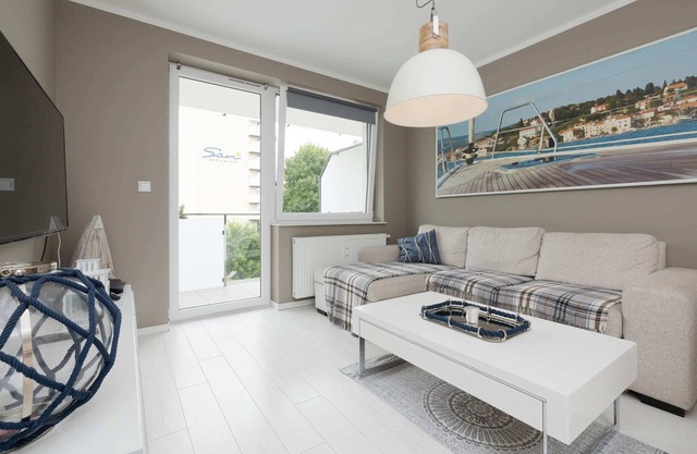 Apartment Blizej Morza 18/43 with bedroom and balcony
