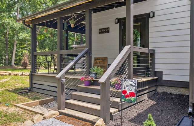 Bliss at the Bluff: Luxury Tiny House Retreat in Monteagle, TN!