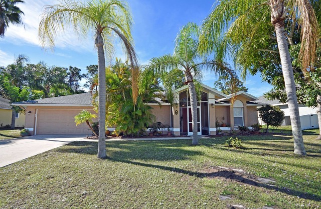 Bliss Cottage - 3 bedroom house with pool in Golfing Community