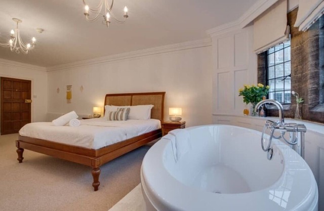 Bliss @ Pickwell Manor - amazing apartment in this manor house with hot tub
