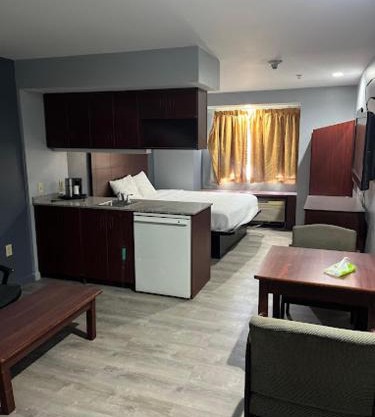 BlissPoint Inn & Suites, Northwood