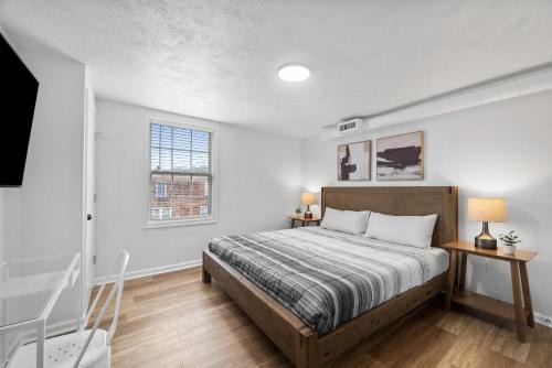 Bloomfield Pittsburgh H Stylish Cozy Private Bedroom, Shared Bathroom, with Free Parking