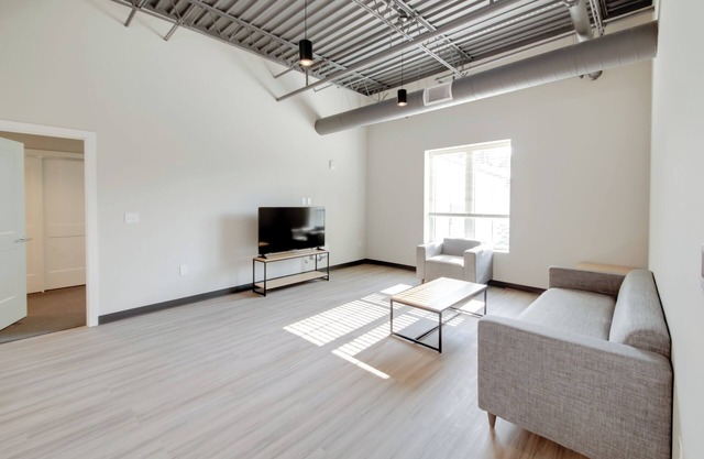 Bloomington Apartment, 3 Mi to IU Memorial Stadium
