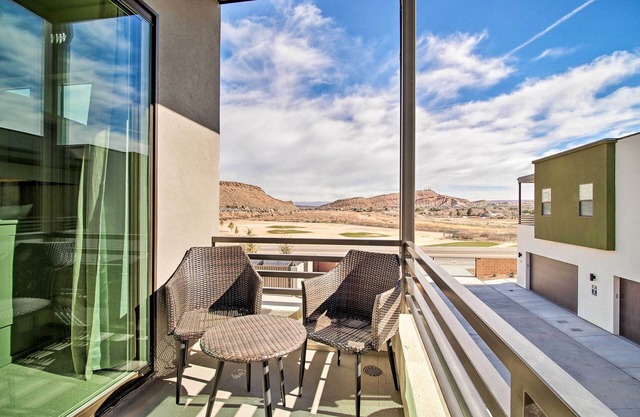 Modern Townhome w/ HEATED Pool & Hot Tub!