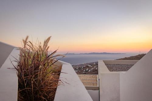 Blu Dot Tinos