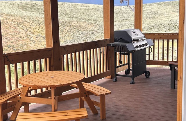 Blue Bear Retreat! Sleeps 22+, Ideal Beach Access