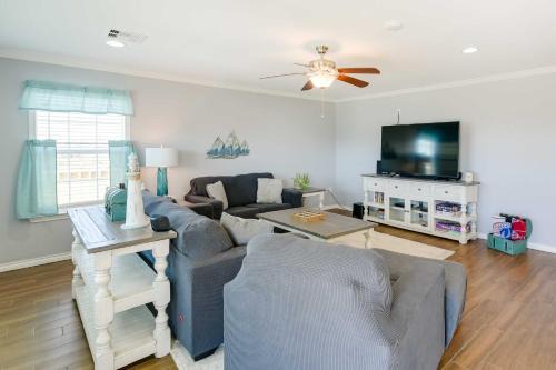 Blue Crab Home in Surfside Beach Walk to Beach!
